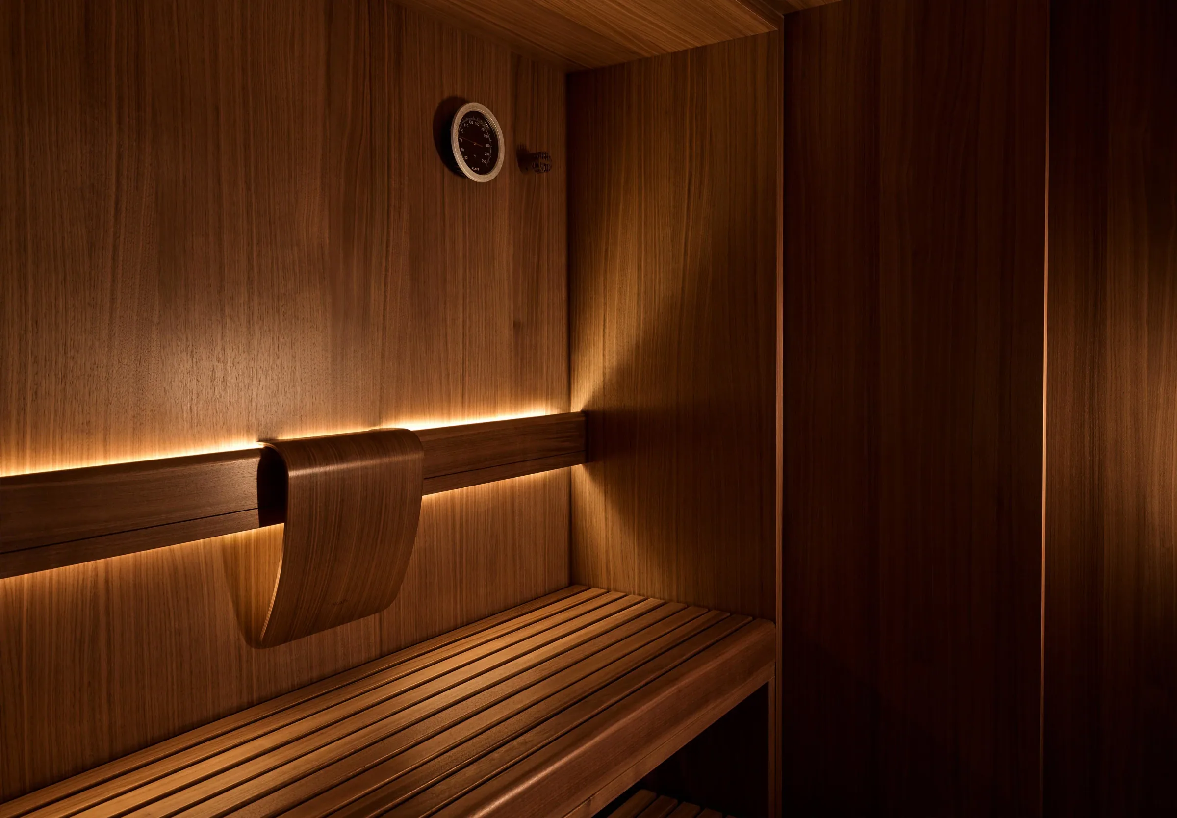 ISI — ceviz sauna kabini, gizli ışık, KLAFS