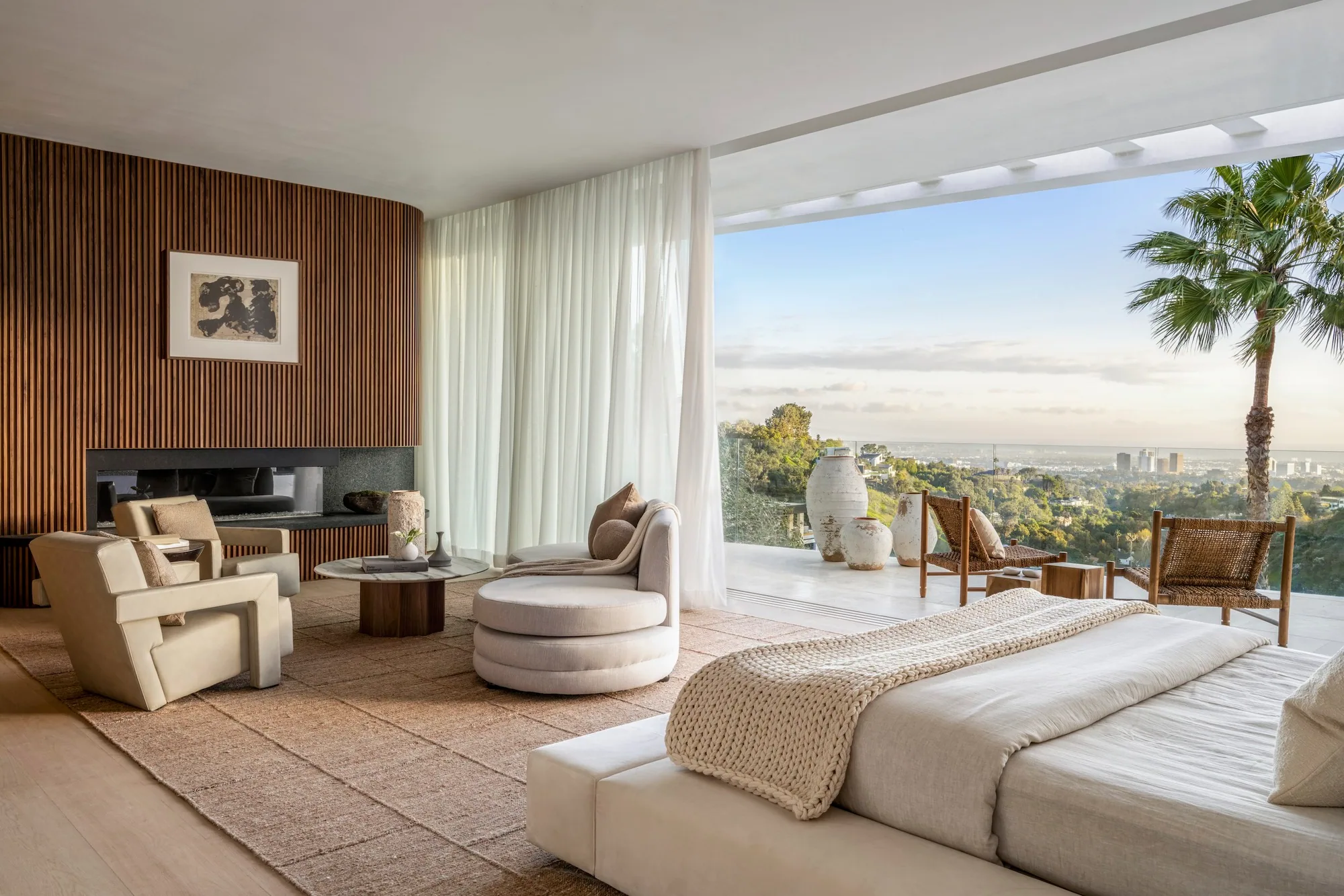 Master suite, tül perde ve manzara — SAOTA, Bel Air
